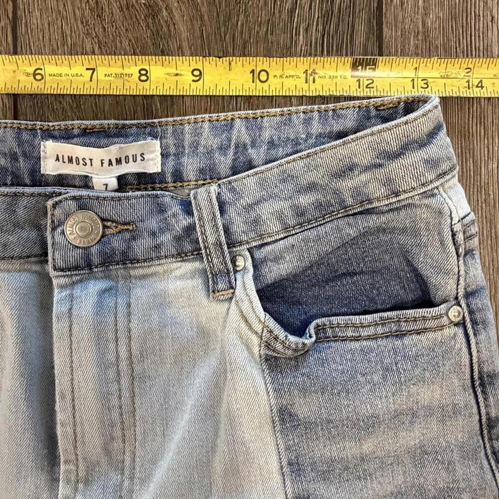 Almost Famous Two Tone High Rise Straight Leg Jeans Raw Hem Size 7 Colorblock - Picture 10 of 15